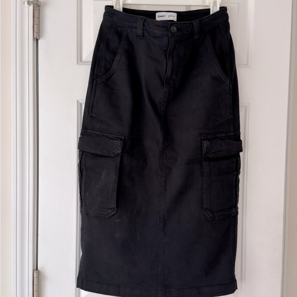 Aritiza- TNA- Women's Black Cargo Skirt - Picture 3 of 4